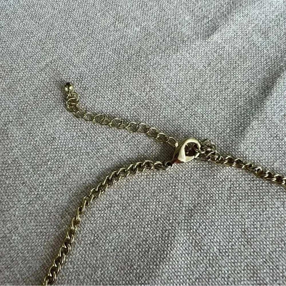 Gold statement necklace with jeweled medallions. - Picture 3 of 3